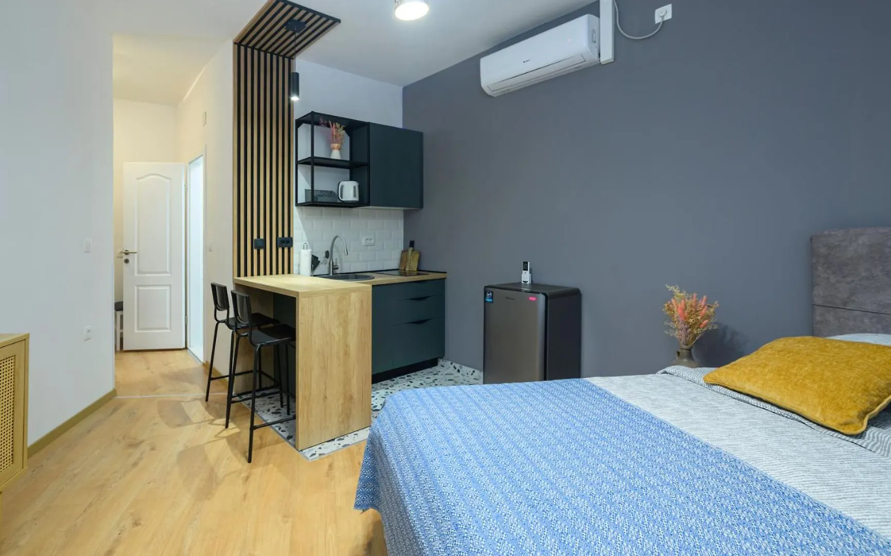 Vera Apartments With Sea View And Old Town View